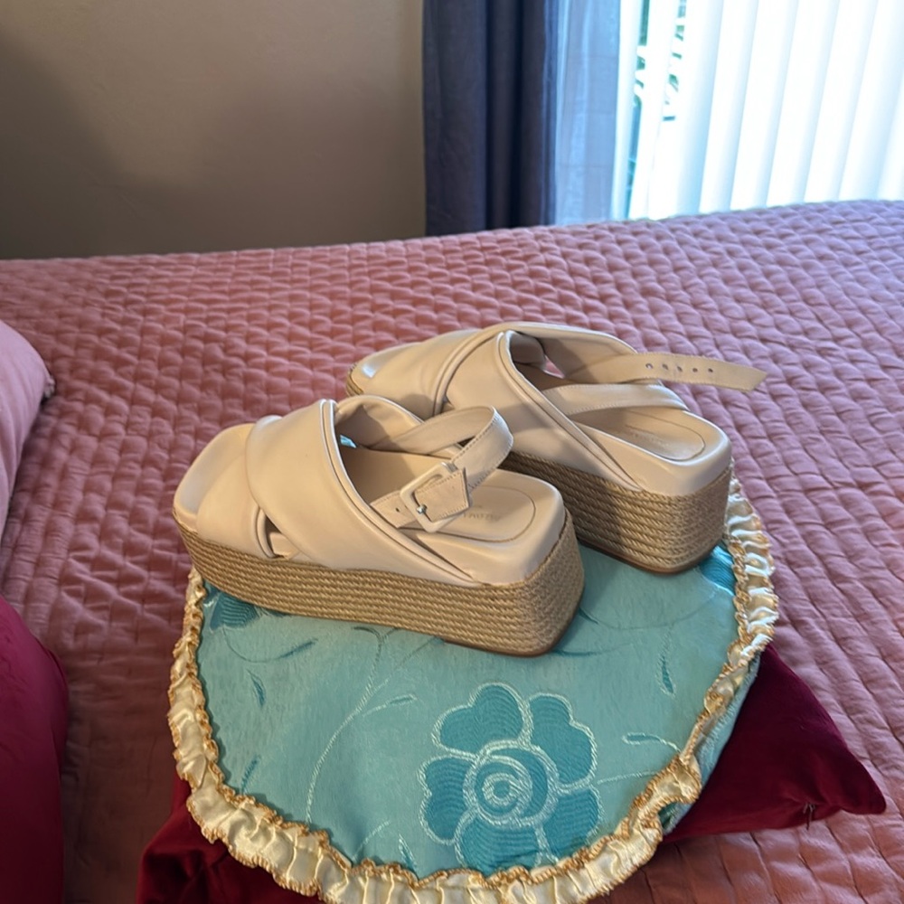 Used Paloma Barcelo platform sandals size 38. I used only 2 or 3 times.